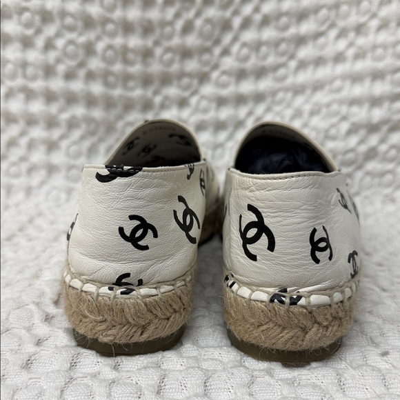 CHANEL Women's Black and Cream Espadrilles - Picture 3 of 7